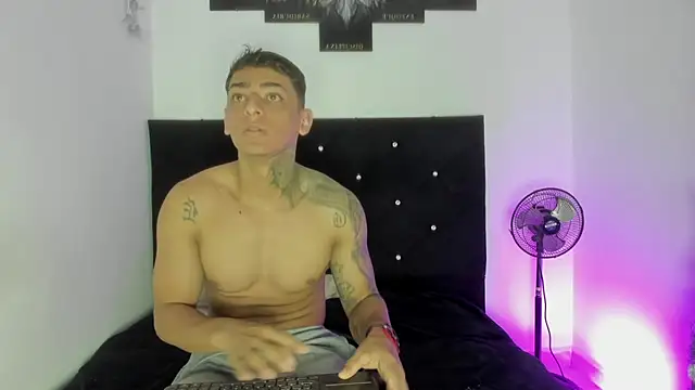 maykel and mike online show from November 29, 11:02 am