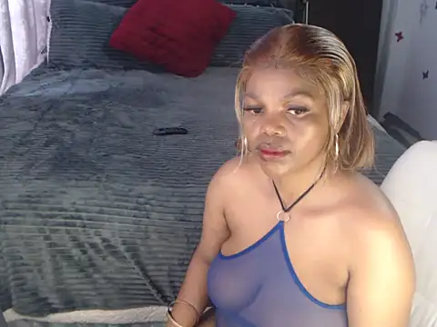 boujee01 online show from October 31, 11:22 am