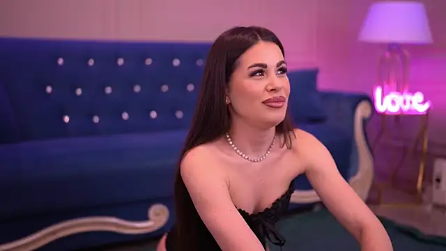 KatieHayes online show from February 8, 6:55 pm