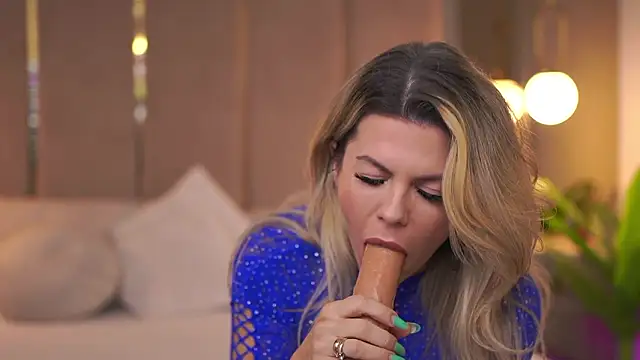 Snapshot of CamilaStarr chatting on February 12, 7:42 pm CamilaStarr online show from February 12, 7:42 pm