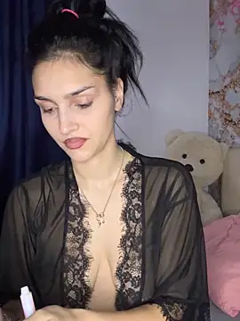 Snapshot of EllaBlowy chatting on December 3, 8:45 am EllaBlowy online show from December 3, 8:45 am