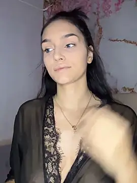 Snapshot of EllaBlowy chatting on December 4, 8:23 am EllaBlowy online show from December 4, 8:23 am