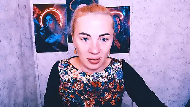 EmmaCat  online show from October 7, 4:09 am