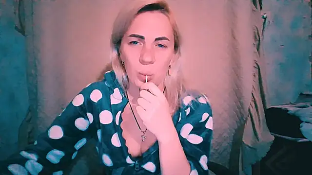 EmmaCat  online show from October 30, 7:47 pm