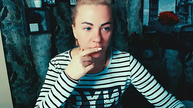 EmmaCat  online show from November 10, 5:06 am