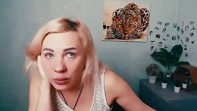 EmmaCat  online show from March 5, 5:47 am