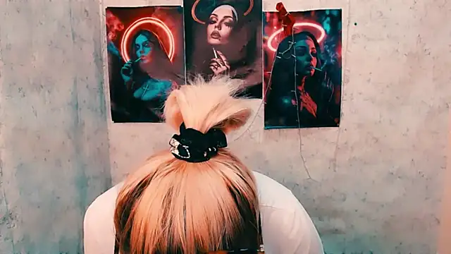 EmmaCat  online show from March 11, 5:02 am