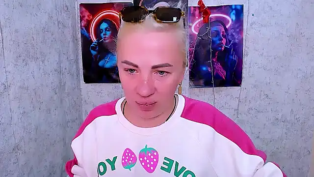 EmmaCat  online show from March 15, 5:24 am