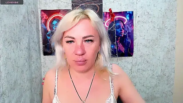 EmmaCat  online show from April 6, 4:21 am