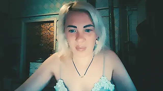 Snapshot of EmmaCat_ chatting on April 24, 3:42 am EmmaCat online show from April 24, 3:42 am