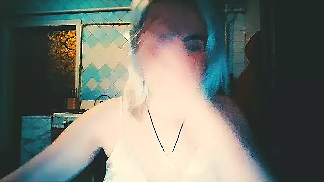 Snapshot of EmmaCat_ chatting on April 24, 6:21 pm EmmaCat online show from April 24, 6:21 pm