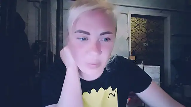 Snapshot of EmmaCat_ chatting on May 16, 11:31 am EmmaCat online show from May 16, 11:31 am