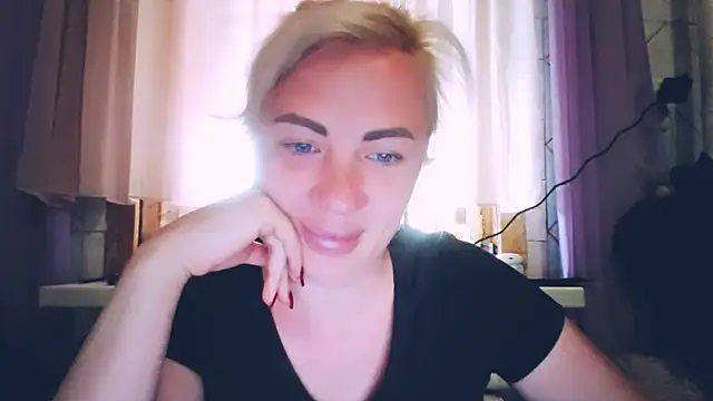 Snapshot of EmmaCat_ chatting on May 20, 5:57 am EmmaCat online show from May 20, 5:57 am