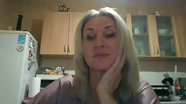 Tovelyn online show from October 3, 4:48 pm