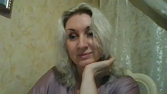 Tovelyn online show from October 4, 3:21 pm