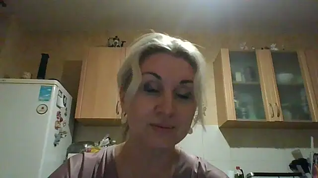 Tovelyn online show from October 5, 3:32 pm