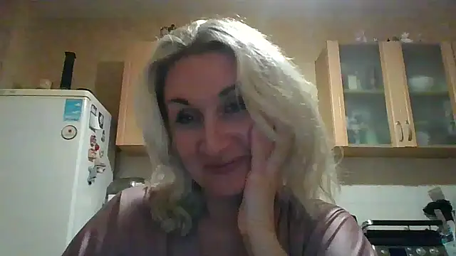 Tovelyn online show from October 6, 3:53 pm