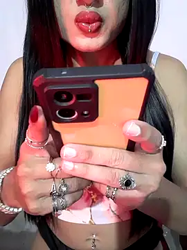 Cutie-Whiskey1 online show from November 13, 6:18 pm