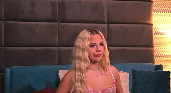 YssabelFox online show from October 17, 3:31 am