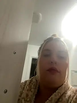 curvymilf2000 online show from October 5, 7:34 pm