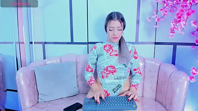 BlairJones  online show from September 26, 12:53 pm