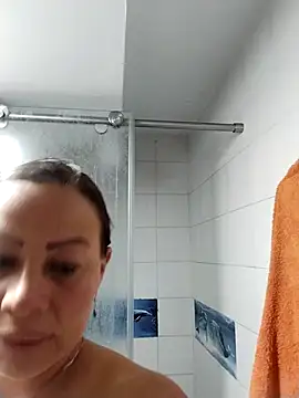 LaraCaliente online show from April 15, 2:35 pm