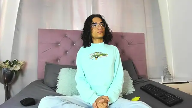 EthanBlackwoodd online show from October 17, 7:49 pm