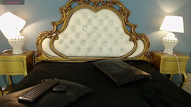 CharlottePons online show from October 3, 8:17 pm
