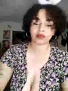 Julie wallace online show from November 4, 9:03 pm