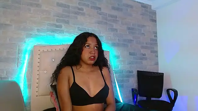 oliviarichard  online show from November 6, 8:10 pm