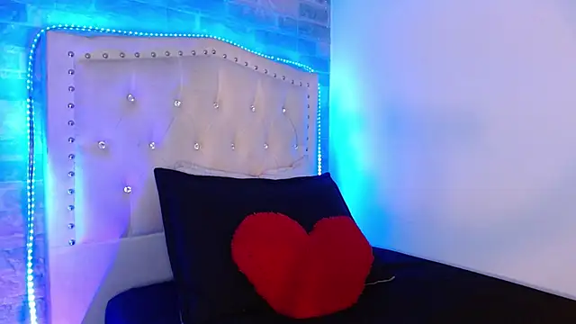 oliviarichard  online show from November 13, 5:23 pm