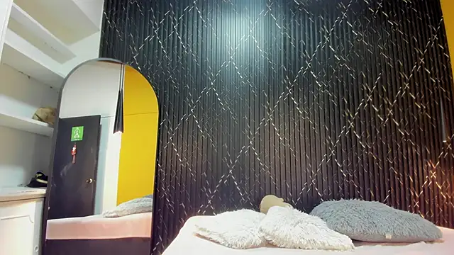 Miss Ariaa online show from November 6, 9:32 am