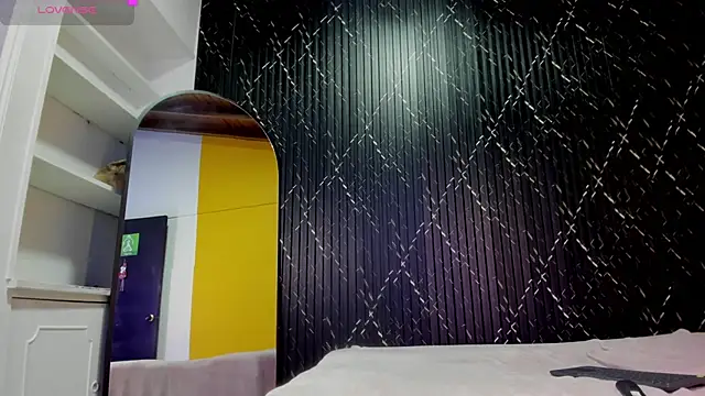 Miss Ariaa online show from November 30, 9:57 am