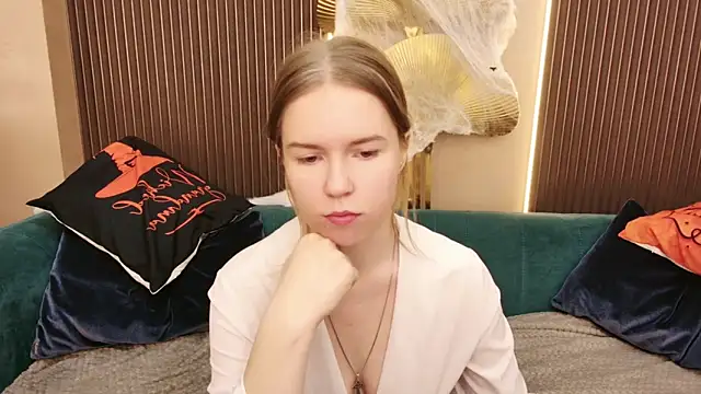 Snapshot of Alida_Brice chatting on November 2, 5:43 am Alida Brice online show from November 2, 5:43 am