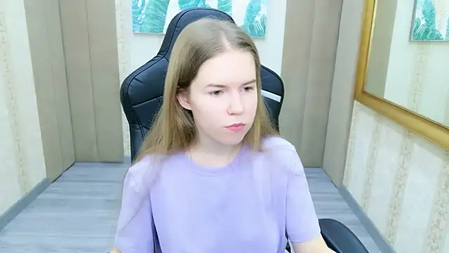 Snapshot of Alida_Brice chatting on November 13, 6:12 am Alida Brice online show from November 13, 6:12 am