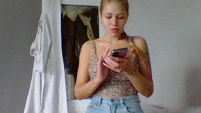 Snapshot of Lismera chatting on September 18, 11:12 am Lismera online show from September 18, 11:12 am