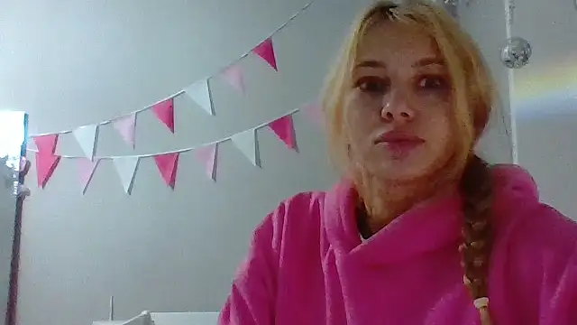 Snapshot of Lismera chatting on September 19, 5:35 pm Lismera online show from September 19, 5:35 pm
