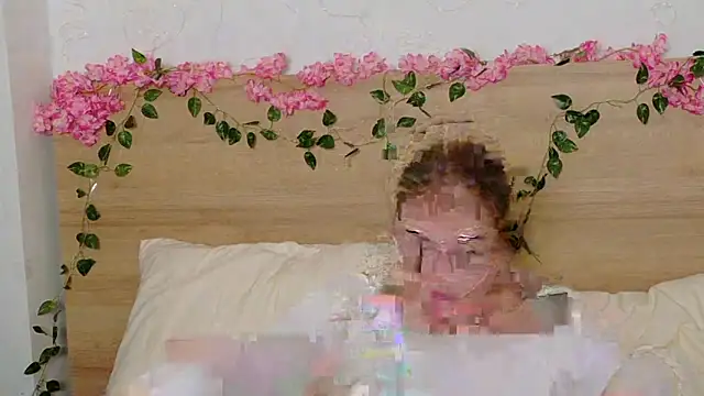 Lilith Bonheur online show from October 18, 8:09 pm