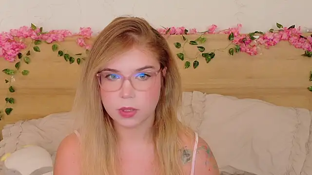 Lilith Bonheur online show from November 3, 9:05 pm