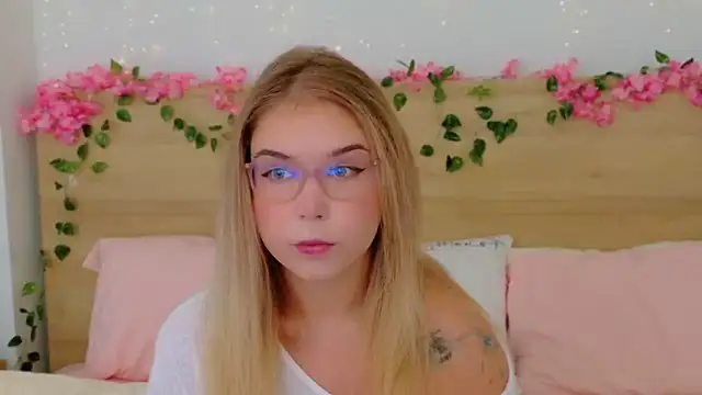 Lilith Bonheur online show from November 20, 2:01 am