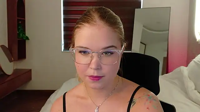 Lilith Bonheur online show from April 5, 12:08 am