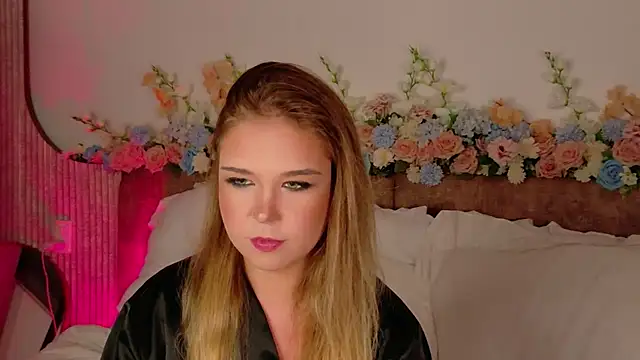 Lilith Bonheur online show from April 18, 5:39 pm