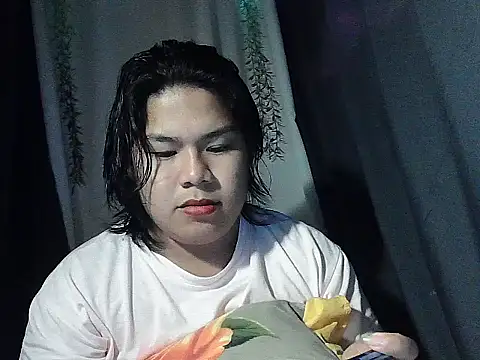 Snapshot of Huntrix2025 chatting on February 9, 7:34 am Huntrix2025 online show from February 9, 7:34 am