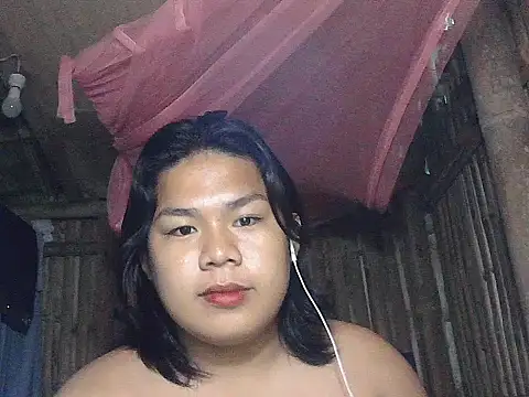 Huntrix2025 online show from April 4, 9:45 pm