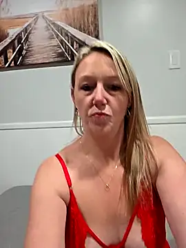 Snapshot of therealbigbootytessa chatting on October 13, 2:33 am therealbigbootytessa online show from October 13, 2:33 am