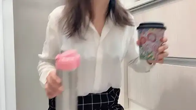 RIjiejie2 online show from November 18, 1:15 pm