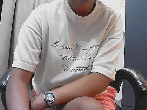 Snapshot of short_girl_ chatting on September 28, 4:45 pm short girl online show from September 28, 4:45 pm