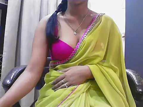 Snapshot of short_girl_ chatting on October 8, 4:37 pm short girl online show from October 8, 4:37 pm