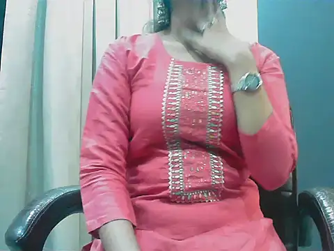 Snapshot of short_girl_ chatting on October 10, 4:39 pm short girl online show from October 10, 4:39 pm