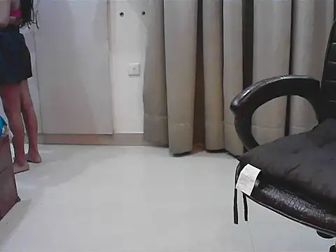 Snapshot of short_girl_ chatting on October 16, 4:30 pm short girl online show from October 16, 4:30 pm